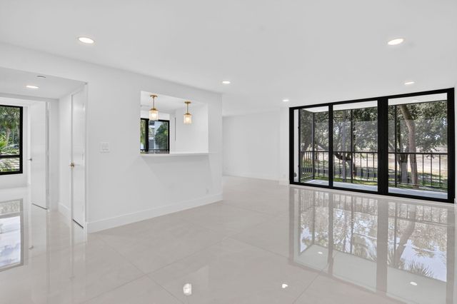 7847 Lakeside Boulevard 1021, Boca Raton, FL 33434
