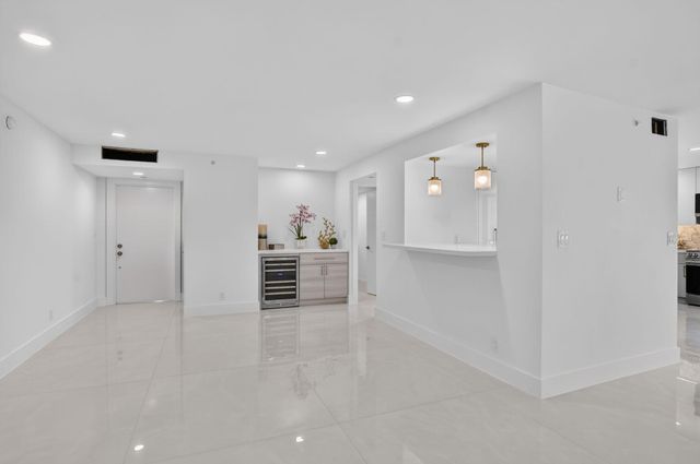 7847 Lakeside Boulevard 1021, Boca Raton, FL 33434