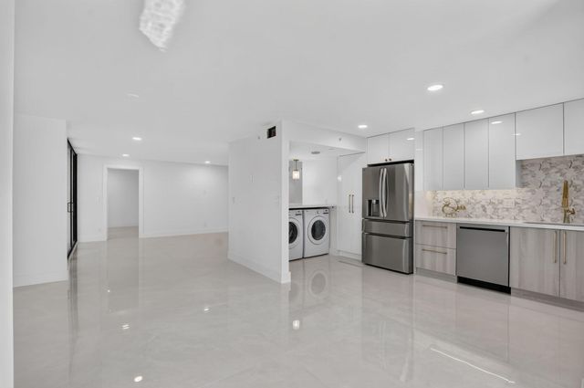 7847 Lakeside Boulevard 1021, Boca Raton, FL 33434