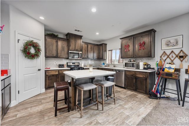 9408 Kanosh Cobble Drive, Bakersfield, CA 93313