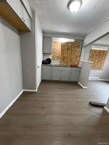 15410 Fairmount Drive, Detroit, MI 48205