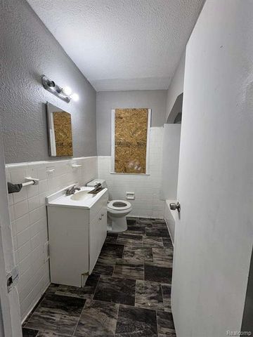 15410 Fairmount Drive, Detroit, MI 48205