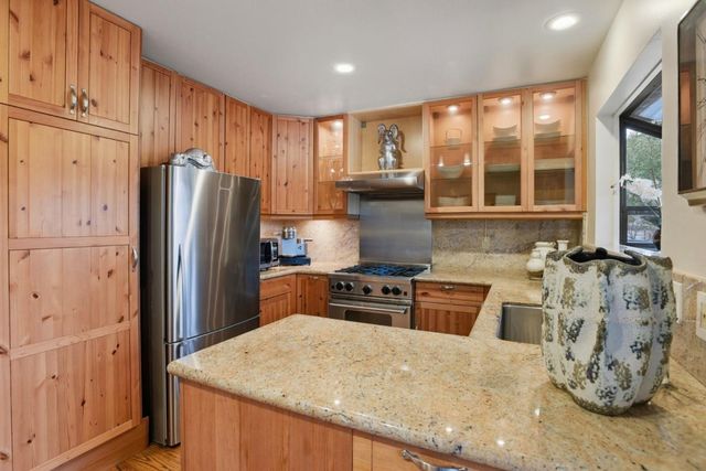 653 Fox Court, Redwood City, CA 94061