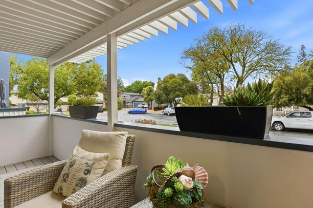 653 Fox Court, Redwood City, CA 94061