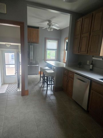 2929 Grand Avenue, Davenport, IA 52803