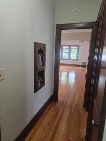 2929 Grand Avenue, Davenport, IA 52803