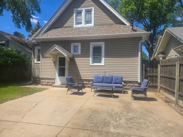 2929 Grand Avenue, Davenport, IA 52803