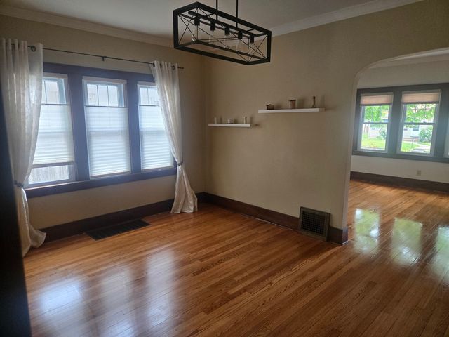 2929 Grand Avenue, Davenport, IA 52803