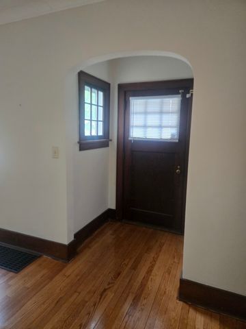 2929 Grand Avenue, Davenport, IA 52803