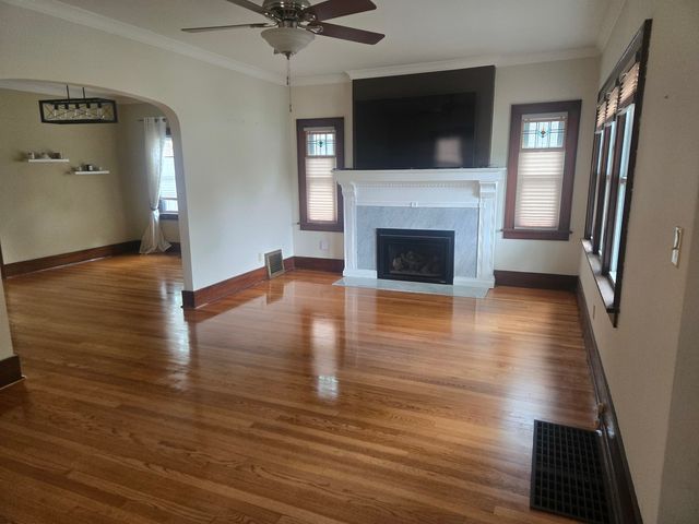 2929 Grand Avenue, Davenport, IA 52803