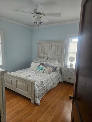 2929 Grand Avenue, Davenport, IA 52803