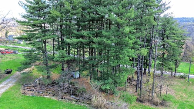 10 Spruce Ave, East Bethlehem, PA 15333