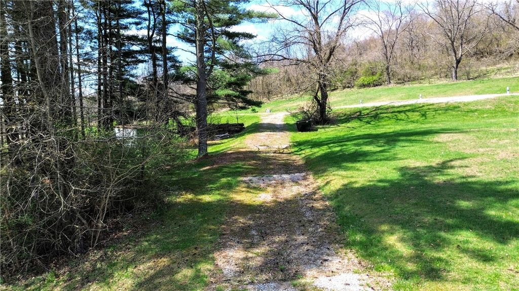 10 Spruce Ave, East Bethlehem, PA 15333