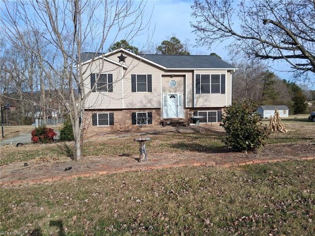 1034 Kentland Drive, King, NC 27021