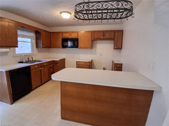 1034 Kentland Drive, King, NC 27021