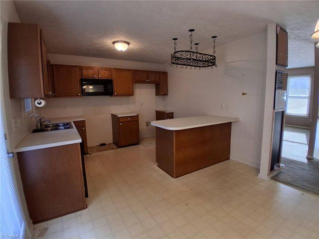 1034 Kentland Drive, King, NC 27021