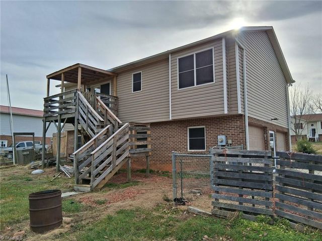 1034 Kentland Drive, King, NC 27021