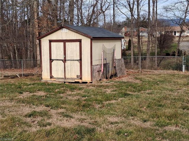 1034 Kentland Drive, King, NC 27021