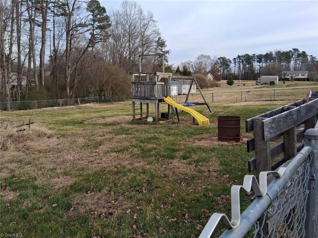 1034 Kentland Drive, King, NC 27021