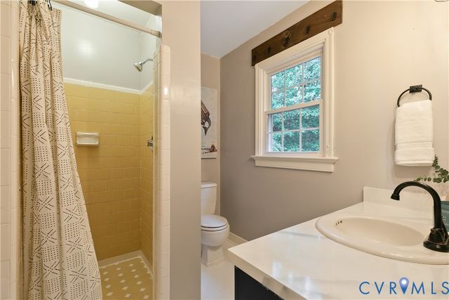 1648 Elmart Ln, North Chesterfield, VA 23235