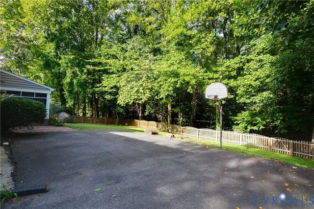 1648 Elmart Ln, North Chesterfield, VA 23235