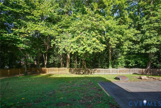 1648 Elmart Ln, North Chesterfield, VA 23235