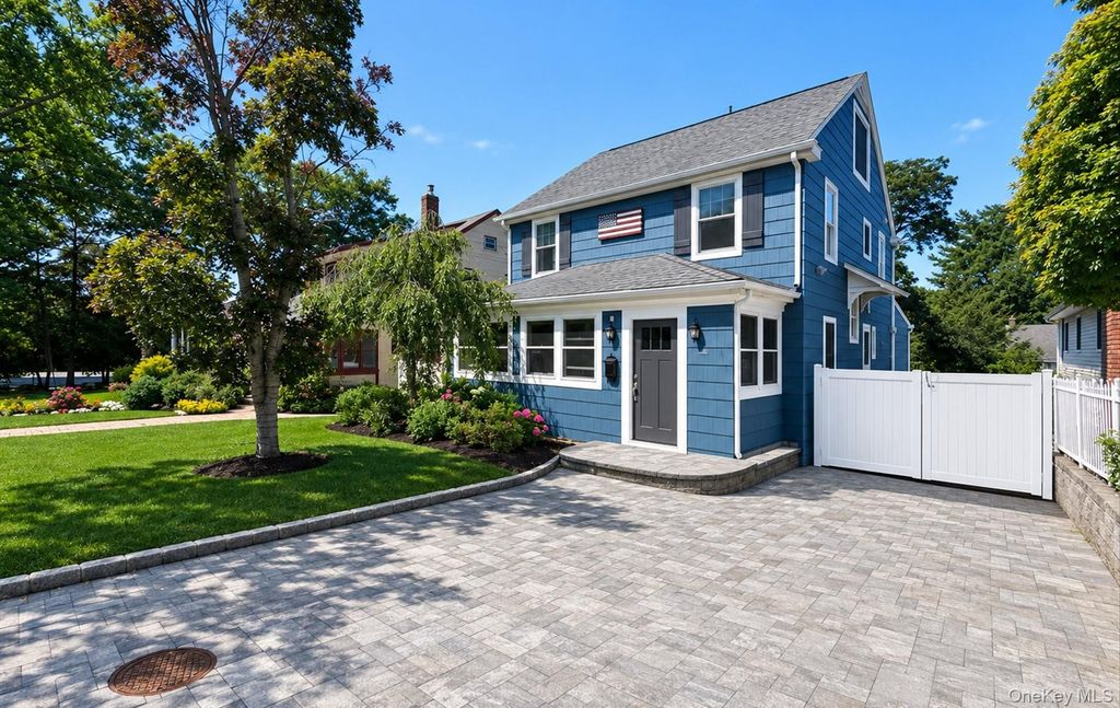 182 School Street, Oyster Bay, NY 11771 — photo 2