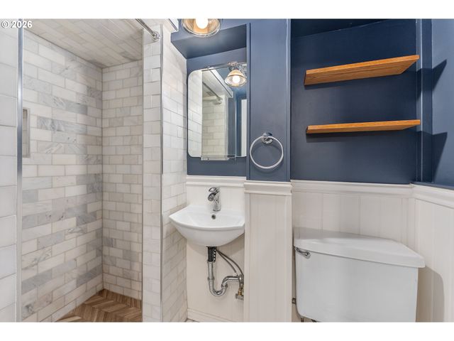 3325 Ne ROSA PARKS Way, Portland, OR 97211