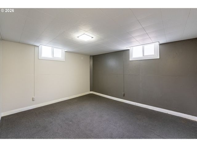 3325 Ne ROSA PARKS Way, Portland, OR 97211