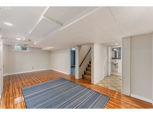 3325 Ne ROSA PARKS Way, Portland, OR 97211