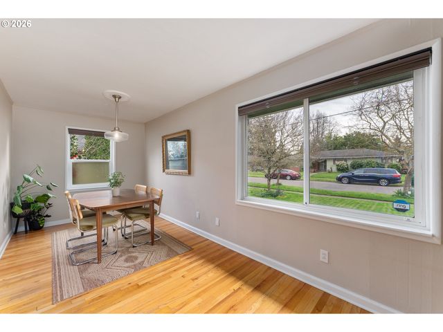 3325 Ne ROSA PARKS Way, Portland, OR 97211