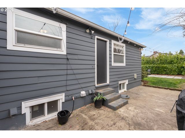 3325 Ne ROSA PARKS Way, Portland, OR 97211