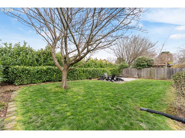 3325 Ne ROSA PARKS Way, Portland, OR 97211