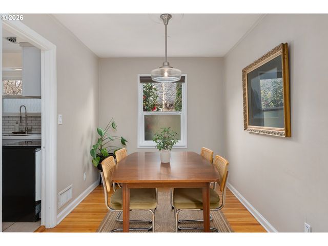 3325 Ne ROSA PARKS Way, Portland, OR 97211