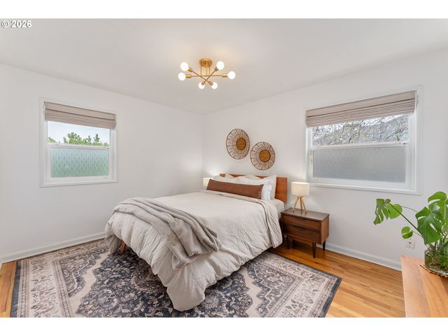 3325 Ne ROSA PARKS Way, Portland, OR 97211