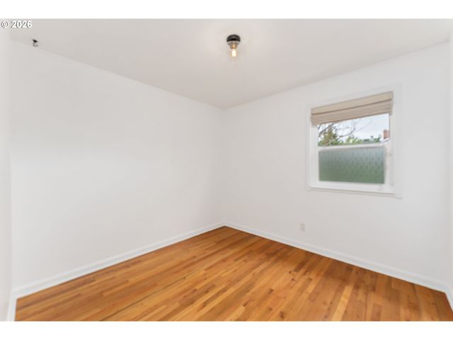 3325 Ne ROSA PARKS Way, Portland, OR 97211