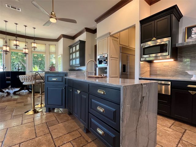 707 Oakhill Lane, Cedar Hill, TX 75104