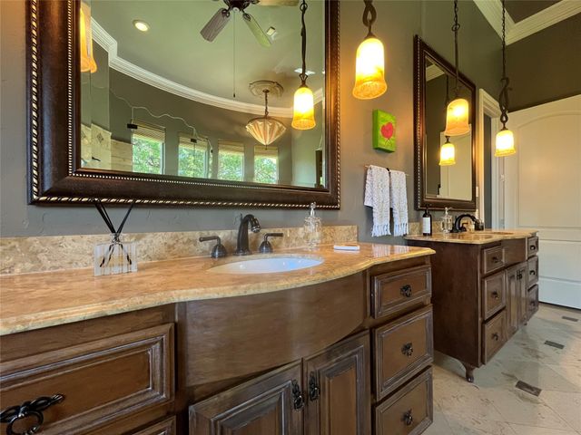 707 Oakhill Lane, Cedar Hill, TX 75104