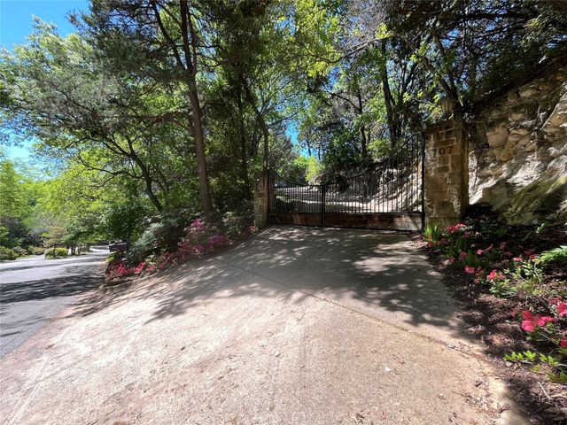 707 Oakhill Lane, Cedar Hill, TX 75104