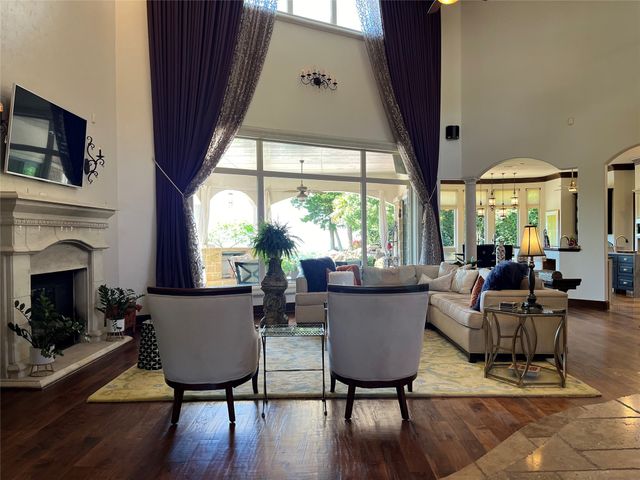 707 Oakhill Lane, Cedar Hill, TX 75104