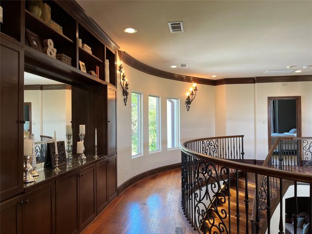 707 Oakhill Lane, Cedar Hill, TX 75104