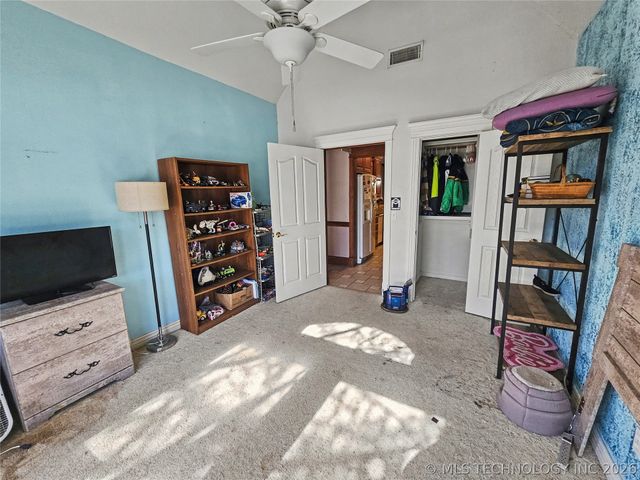 502 W 3rd Place, Tahlequah, OK 74464