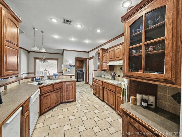 502 W 3rd Place, Tahlequah, OK 74464