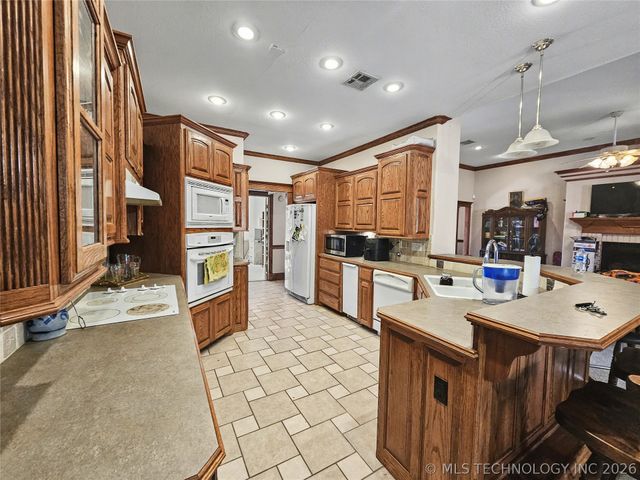 502 W 3rd Place, Tahlequah, OK 74464