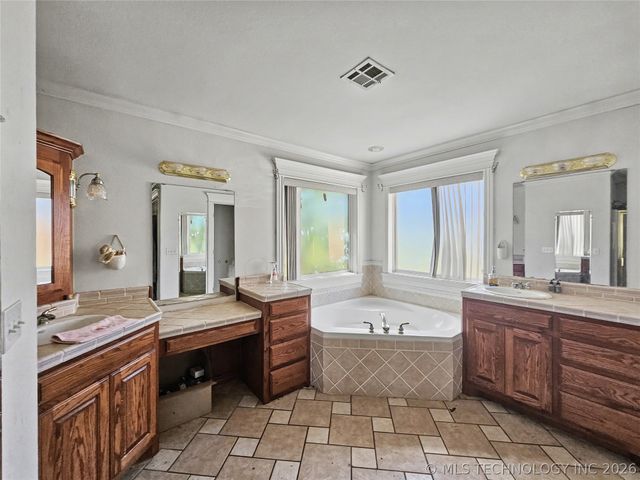 502 W 3rd Place, Tahlequah, OK 74464