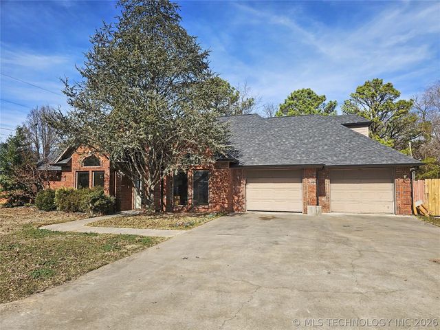 502 W 3rd Place, Tahlequah, OK 74464