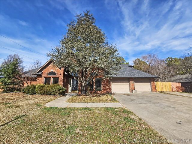 502 W 3rd Place, Tahlequah, OK 74464