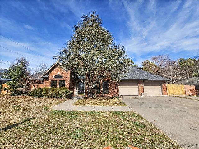 502 W 3rd Place, Tahlequah, OK 74464