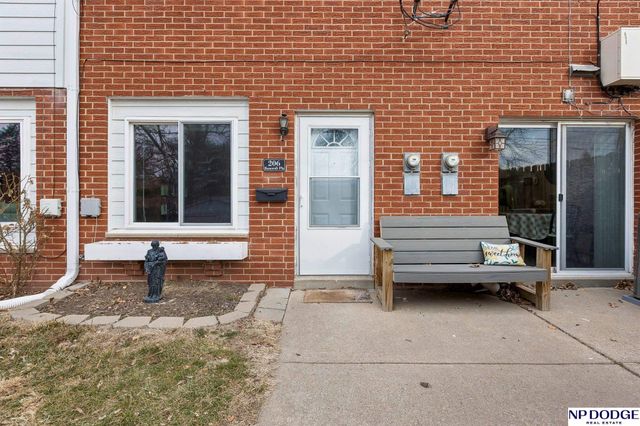 206 Bancroft Plaza, Omaha, NE 68108