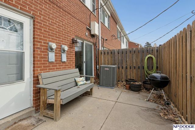 206 Bancroft Plaza, Omaha, NE 68108